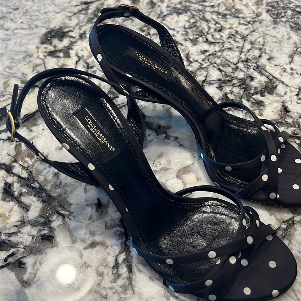 Polkadot sandals black and white